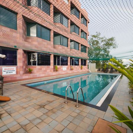 The South Park Hotel Thiruvananthapuram Extérieur photo
