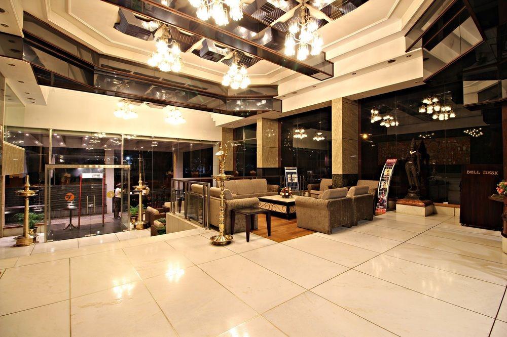 The South Park Hotel Thiruvananthapuram Extérieur photo