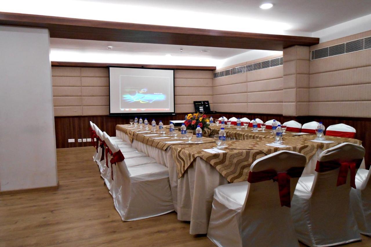 The South Park Hotel Thiruvananthapuram Extérieur photo