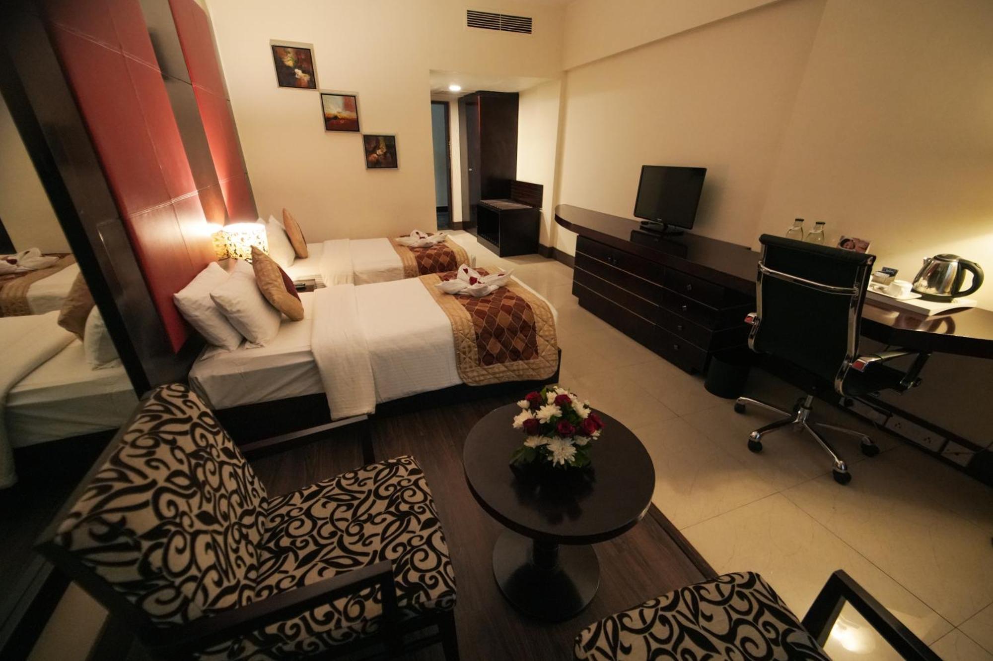 The South Park Hotel Thiruvananthapuram Extérieur photo