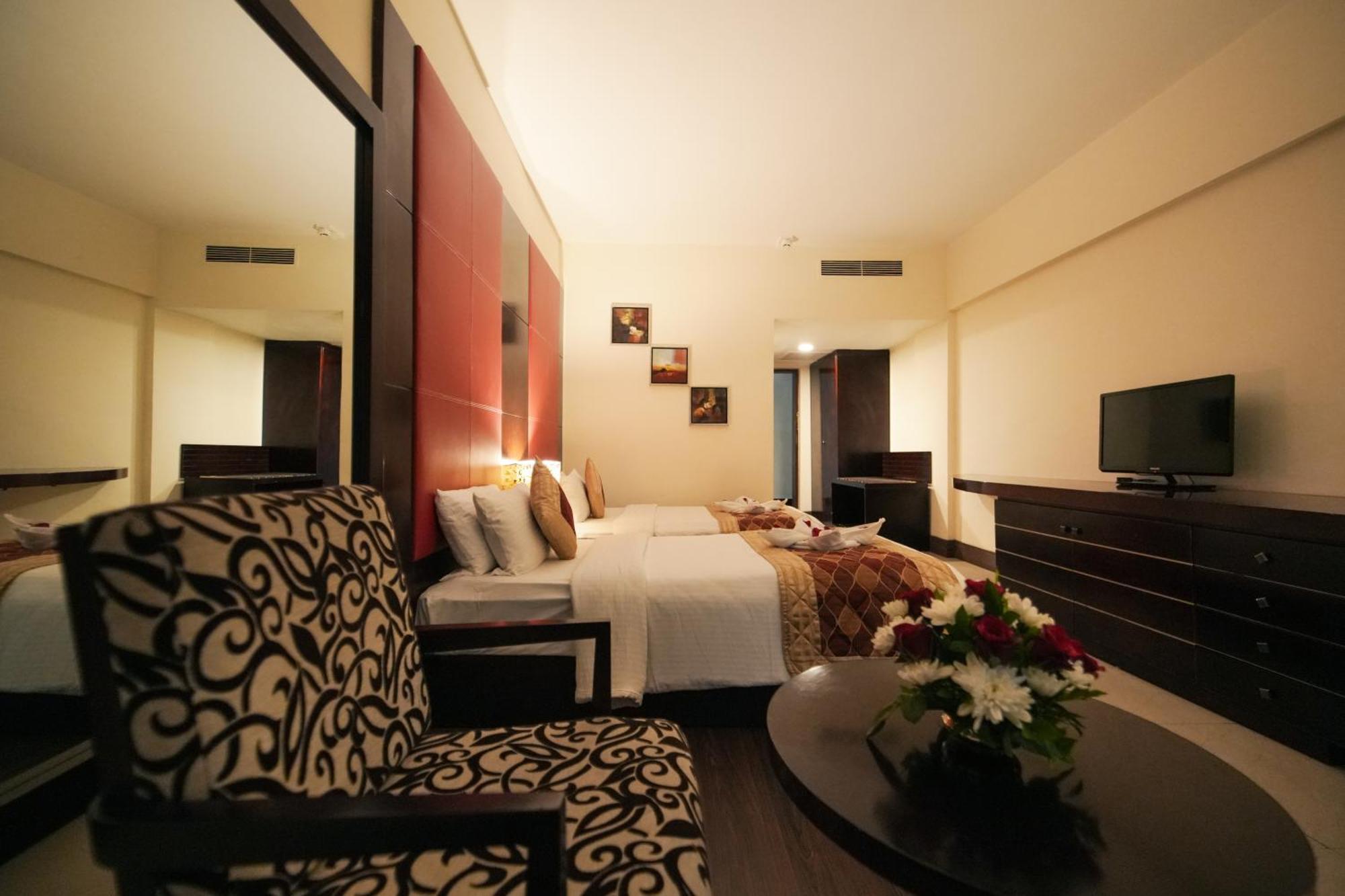 The South Park Hotel Thiruvananthapuram Extérieur photo