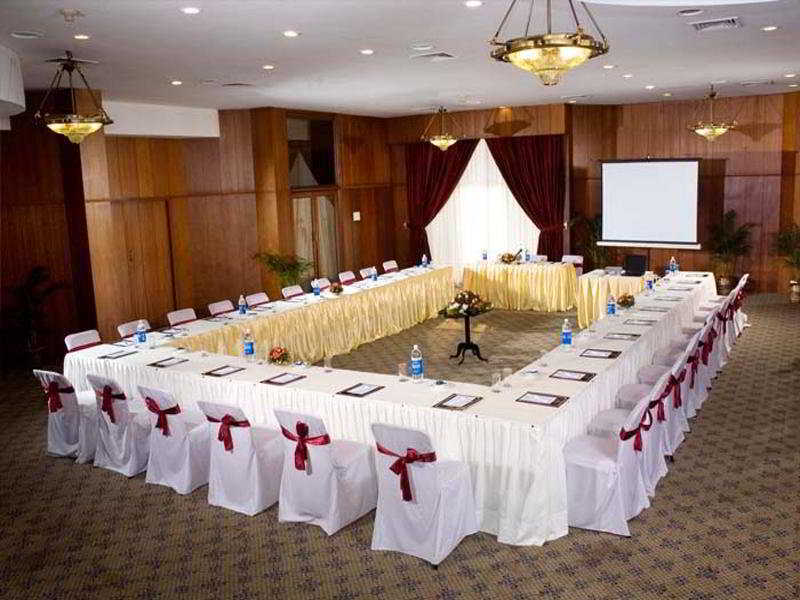 The South Park Hotel Thiruvananthapuram Extérieur photo