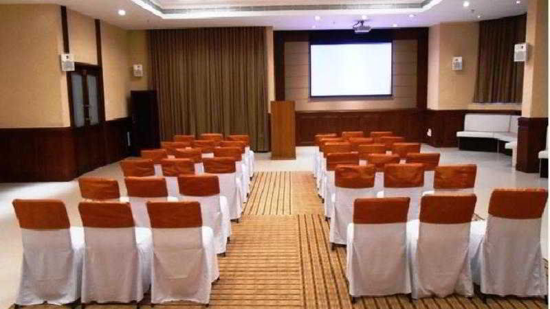 The South Park Hotel Thiruvananthapuram Extérieur photo