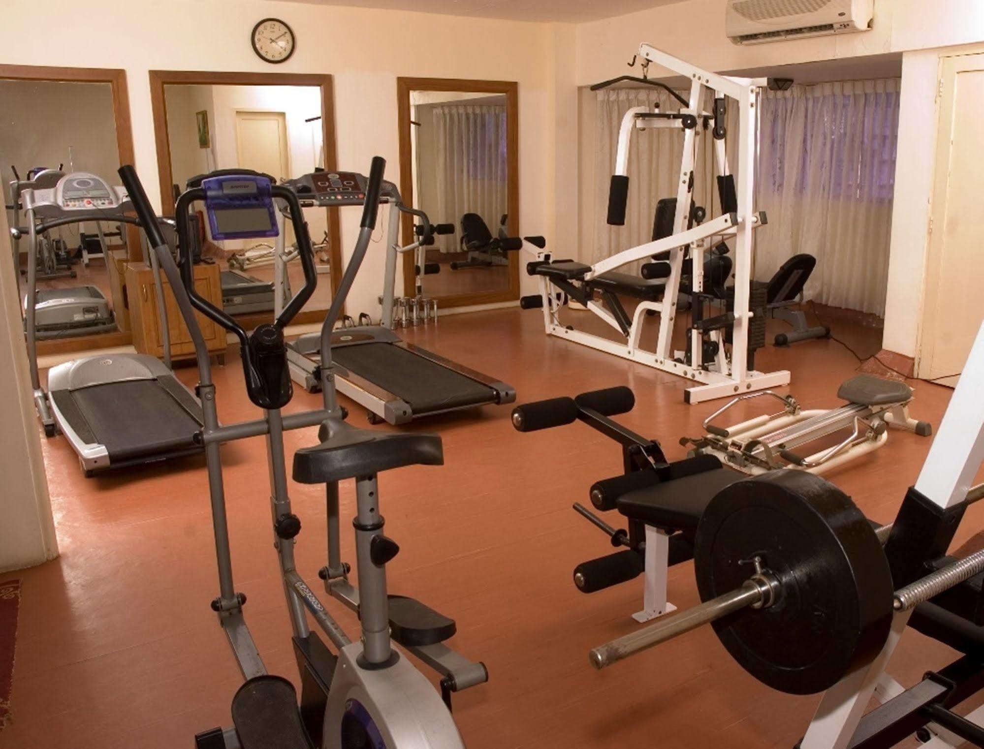 The South Park Hotel Thiruvananthapuram Extérieur photo