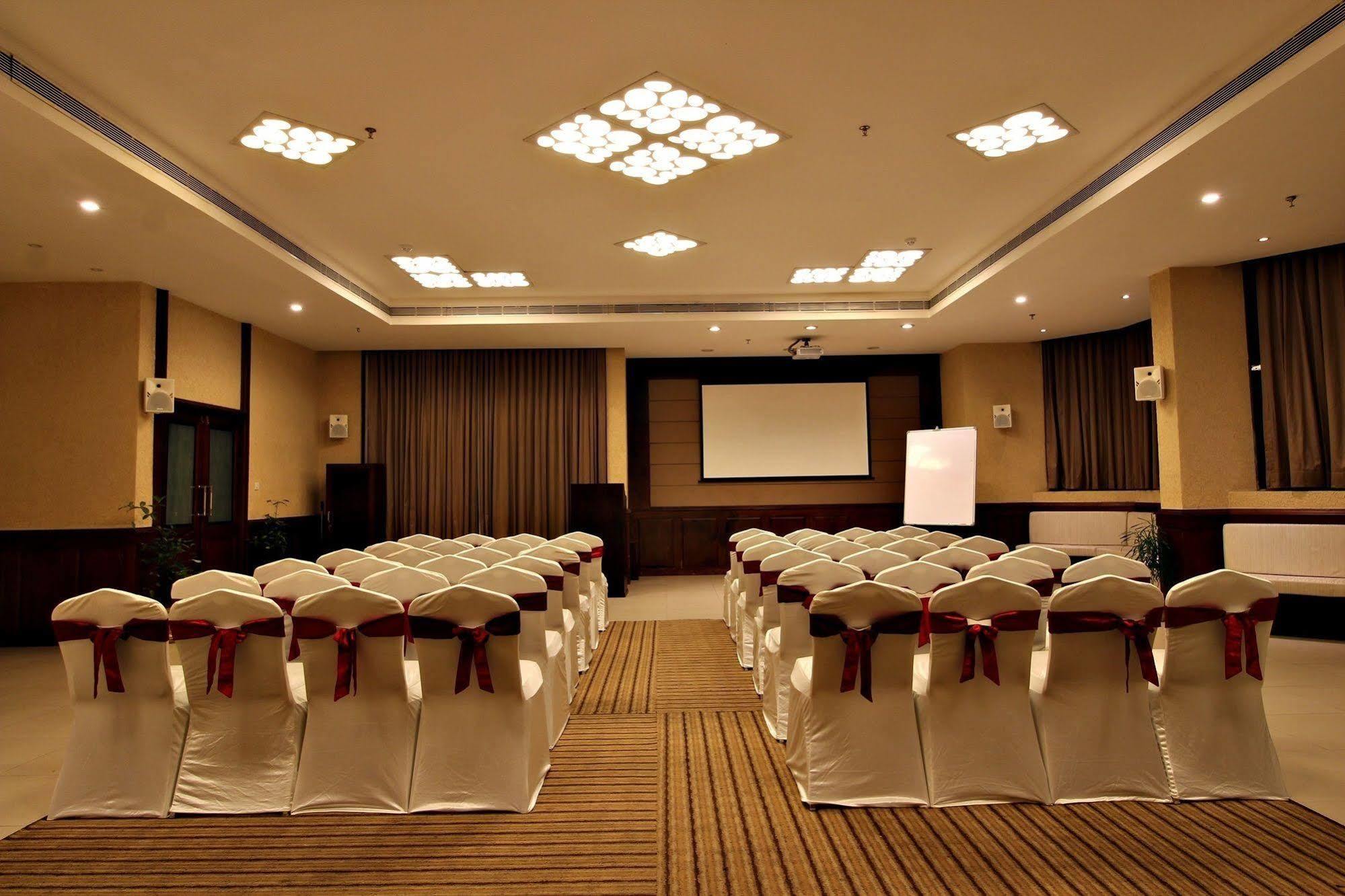 The South Park Hotel Thiruvananthapuram Extérieur photo