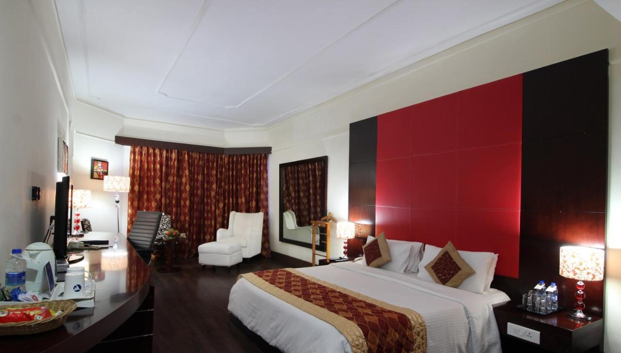 The South Park Hotel Thiruvananthapuram Extérieur photo