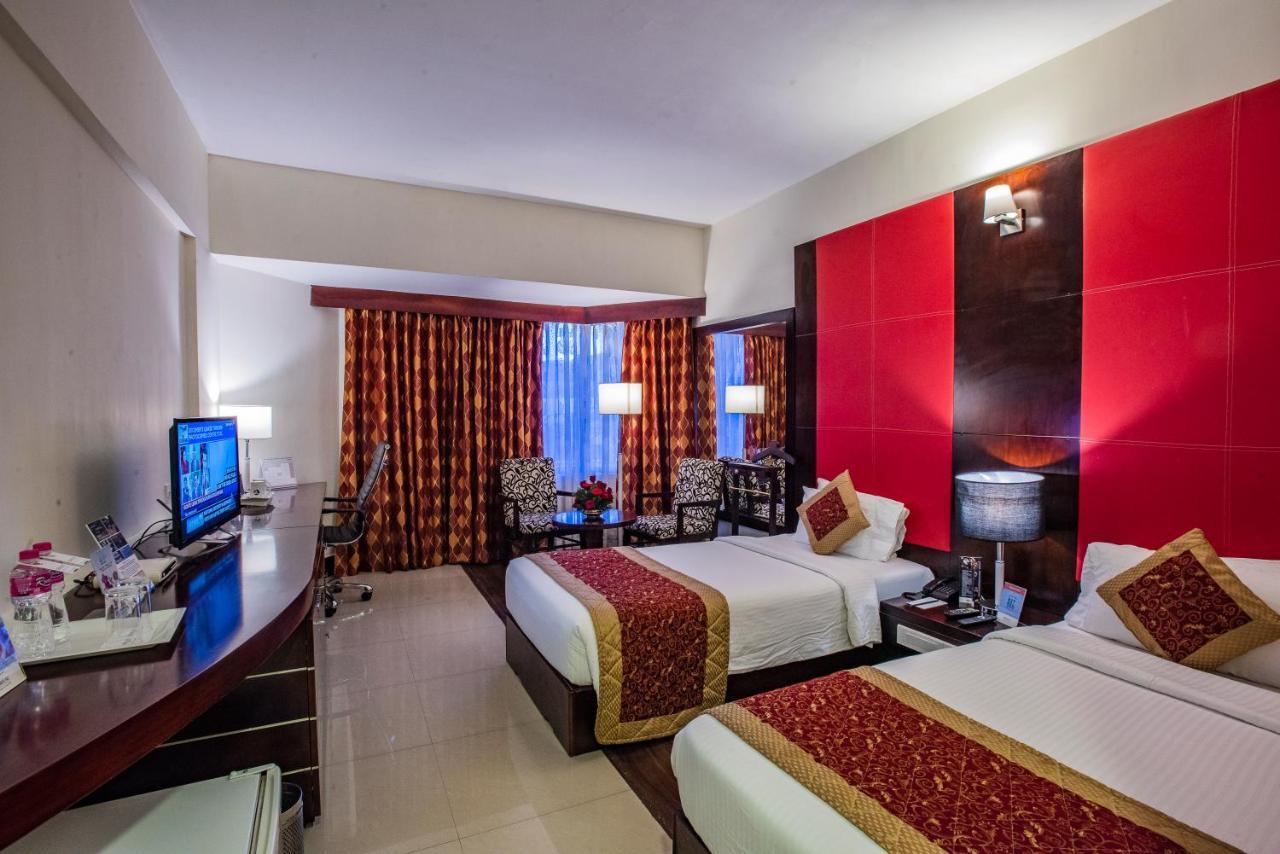 The South Park Hotel Thiruvananthapuram Extérieur photo