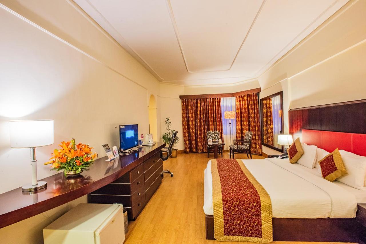 The South Park Hotel Thiruvananthapuram Extérieur photo