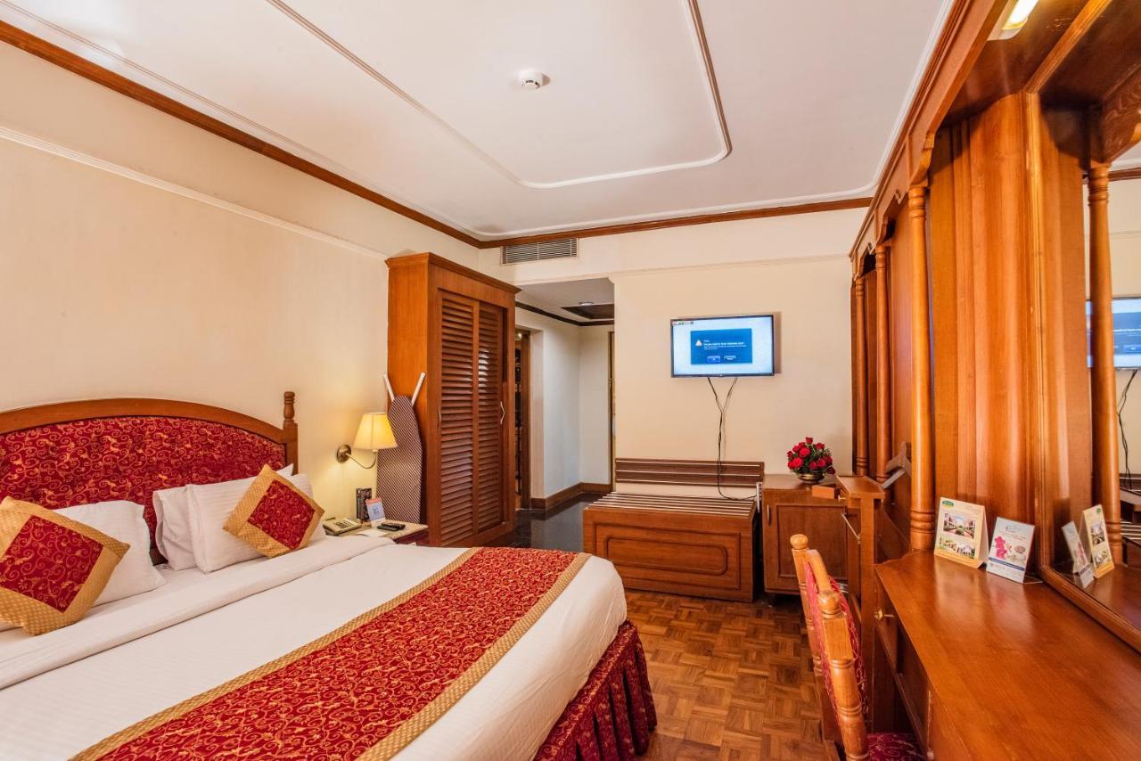 The South Park Hotel Thiruvananthapuram Extérieur photo