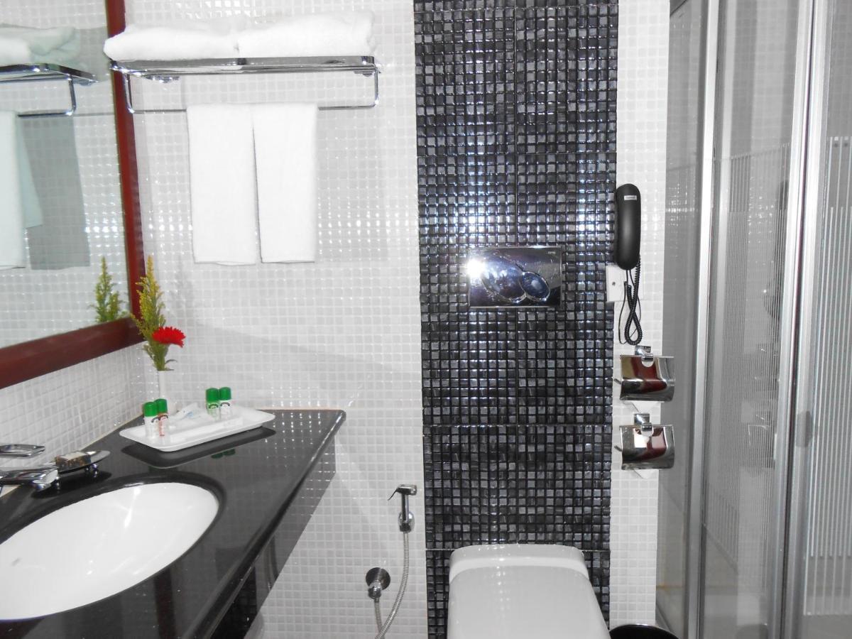 The South Park Hotel Thiruvananthapuram Extérieur photo