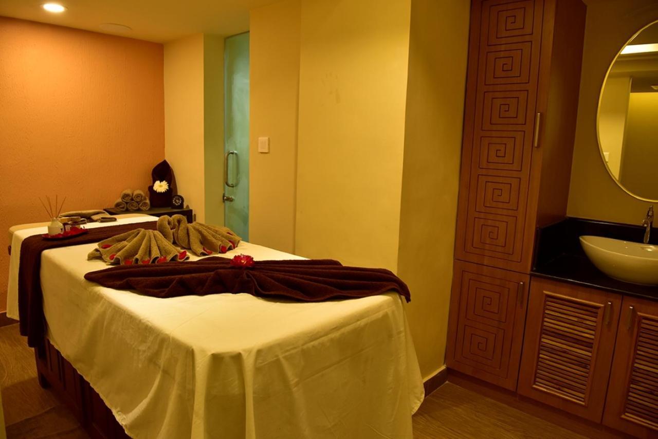 The South Park Hotel Thiruvananthapuram Extérieur photo