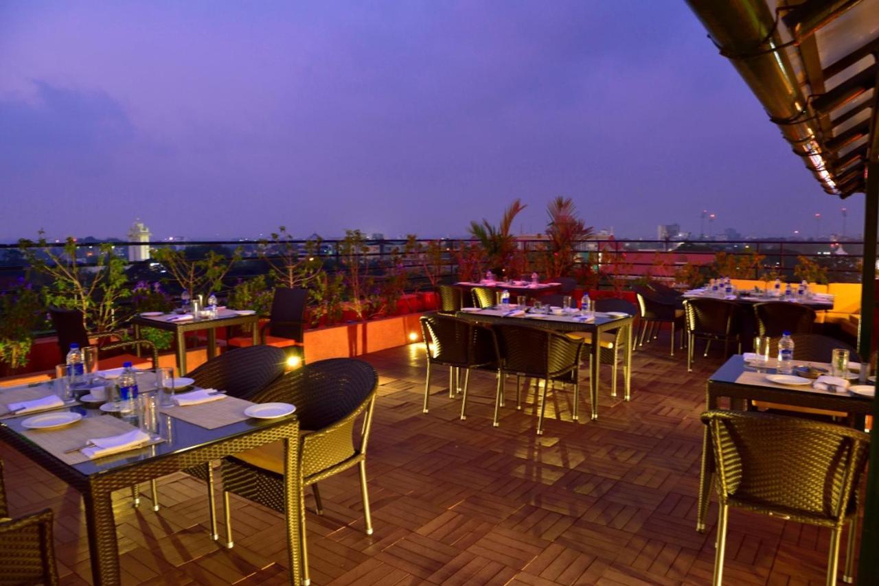 The South Park Hotel Thiruvananthapuram Extérieur photo